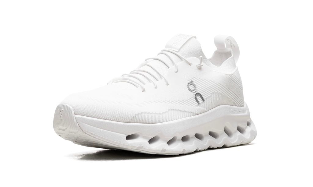 ON RUNNING
CLOUDTILT
"LOEWE ALL WHITE"