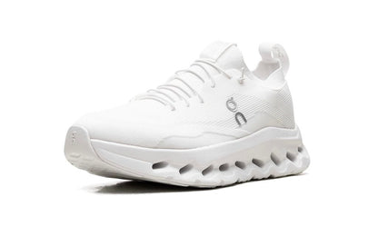 ON RUNNING
CLOUDTILT
"LOEWE ALL WHITE"