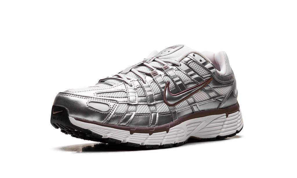 NIKE
P-6000
"WHITE METALLIC SILVER TATTOO"