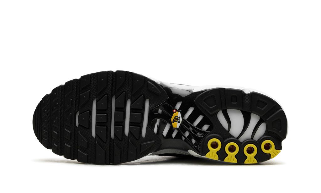 NIKE
AIR MAX PLUS
"BLACK / WHITE"