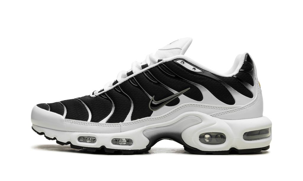 NIKE
AIR MAX PLUS
"BLACK / WHITE"