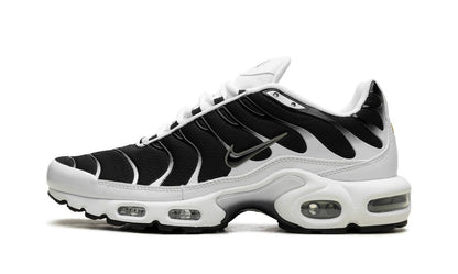 NIKE
AIR MAX PLUS
"BLACK / WHITE"