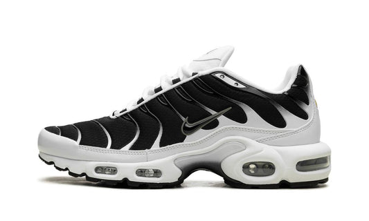NIKE
AIR MAX PLUS
"BLACK / WHITE"
