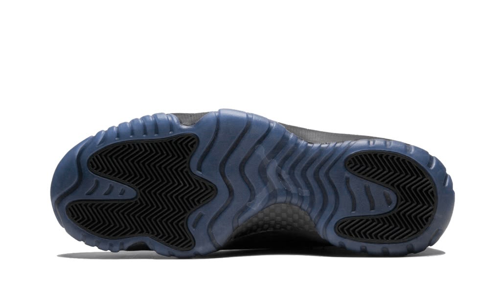 AIR JORDAN 11 RETRO
"CAP & GOWN"