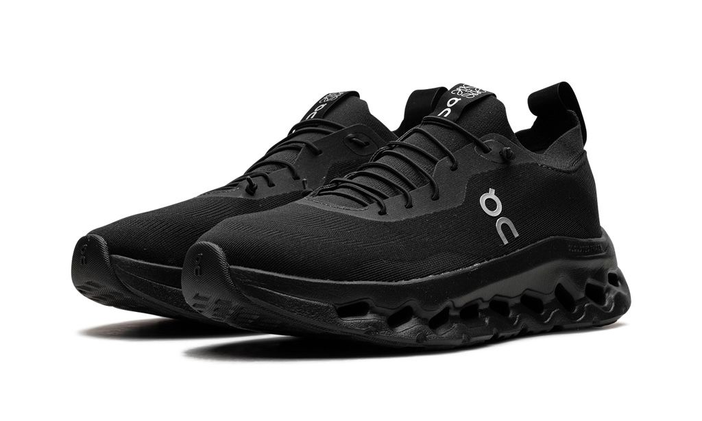 ON RUNNING
CLOUDTILT
"LOEWE ALL BLACK"