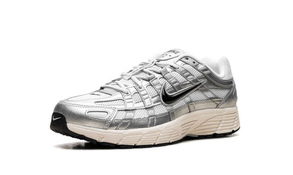 NIKE P-6000
"WHITE METALLIC SILVER FLAT SILVER BLACK"