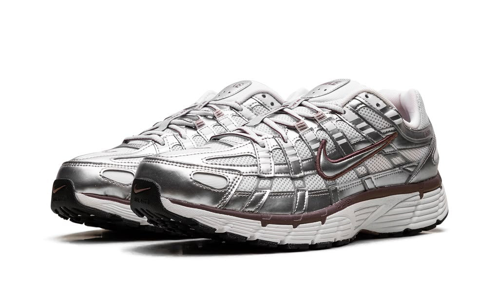 NIKE
P-6000
"WHITE METALLIC SILVER TATTOO"